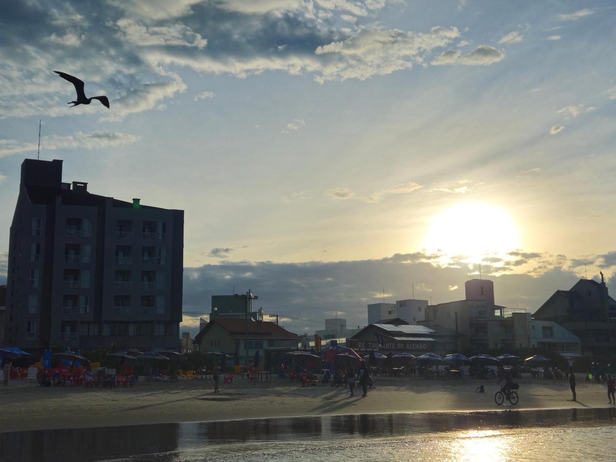 Palm Beach Apart Hotel ฟลอเรียนอโปลิส ภายนอก รูปภาพ