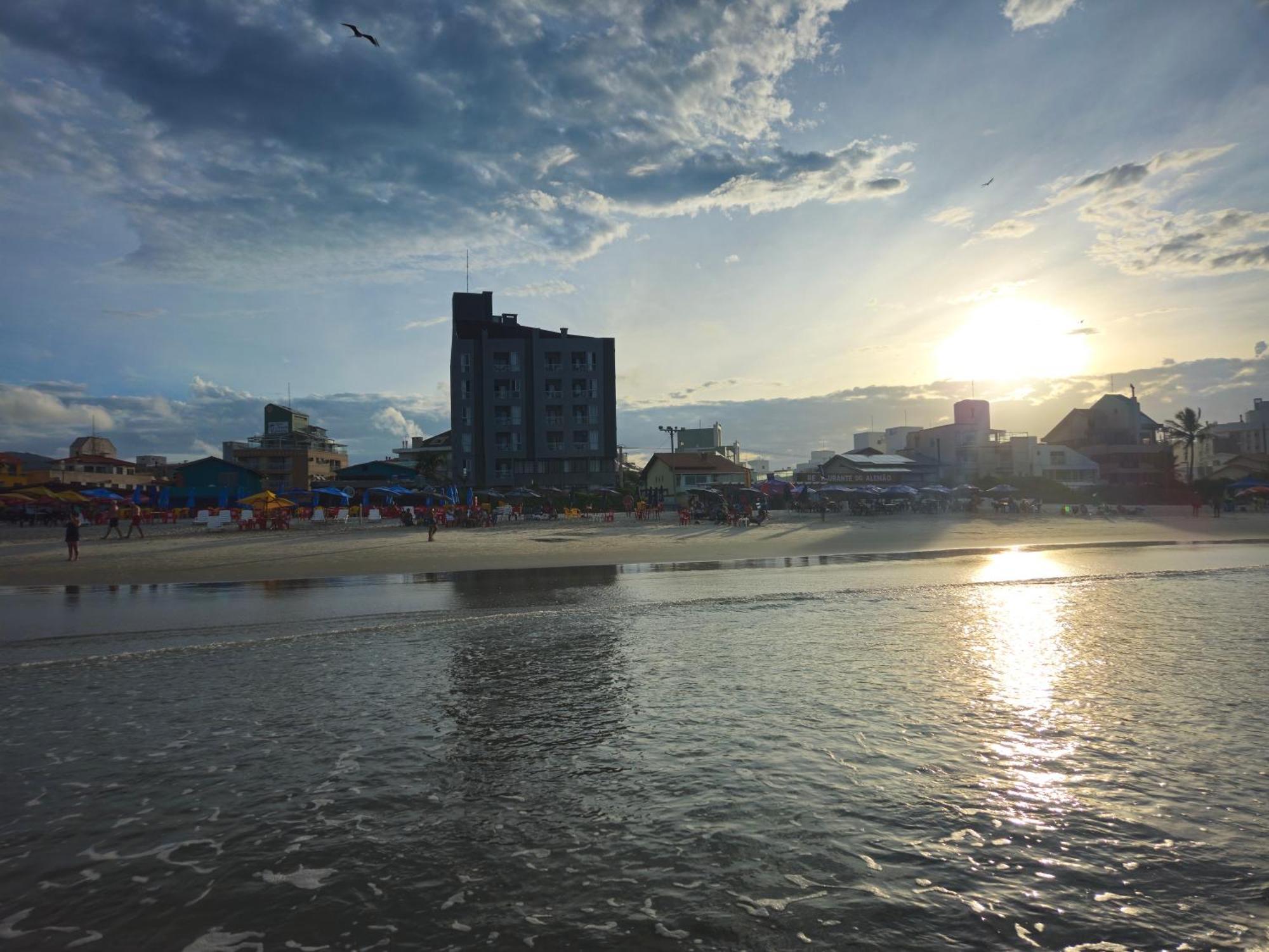 Palm Beach Apart Hotel ฟลอเรียนอโปลิส ภายนอก รูปภาพ